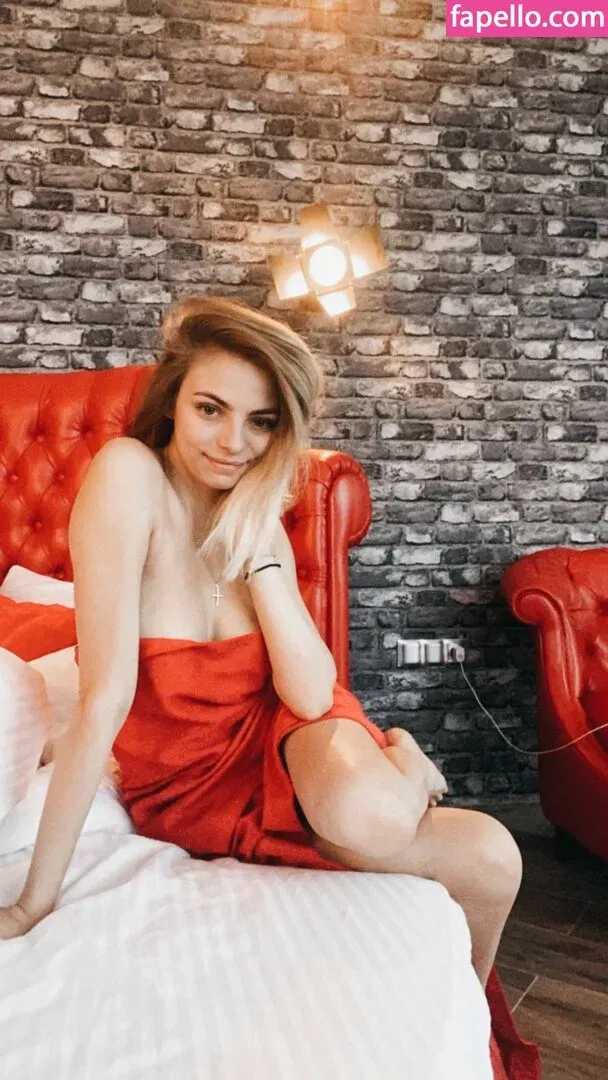 busya18plus Onlyfans Photo Gallery 