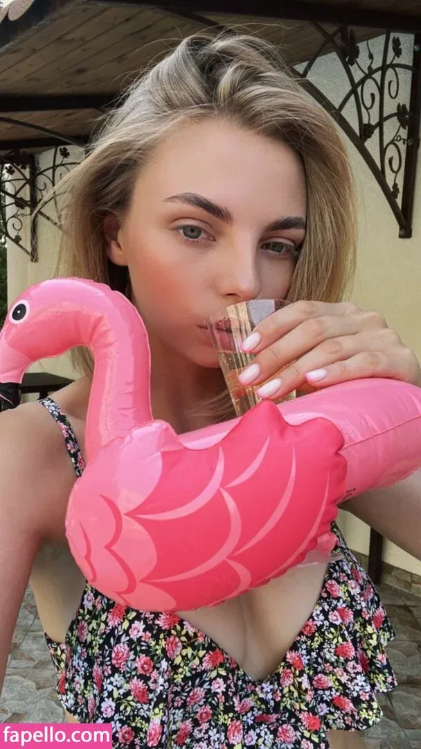 busya18plus Onlyfans Photo Gallery 