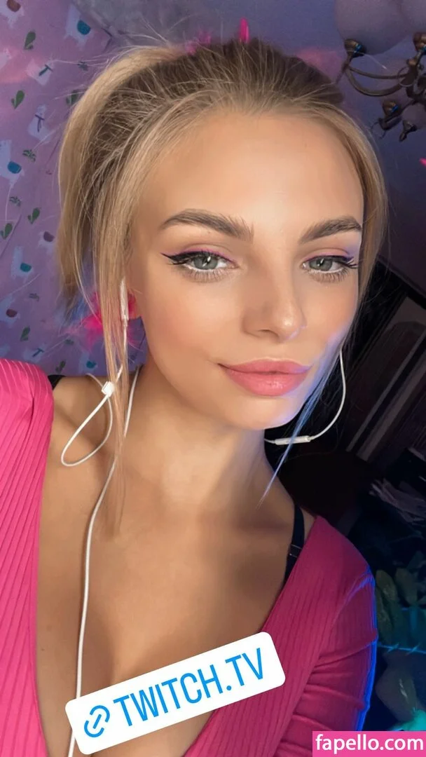 busya18plus Onlyfans Photo Gallery 