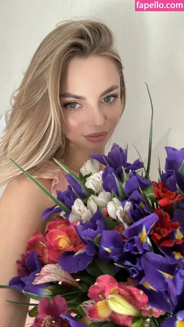 busya18plus Onlyfans Photo Gallery 