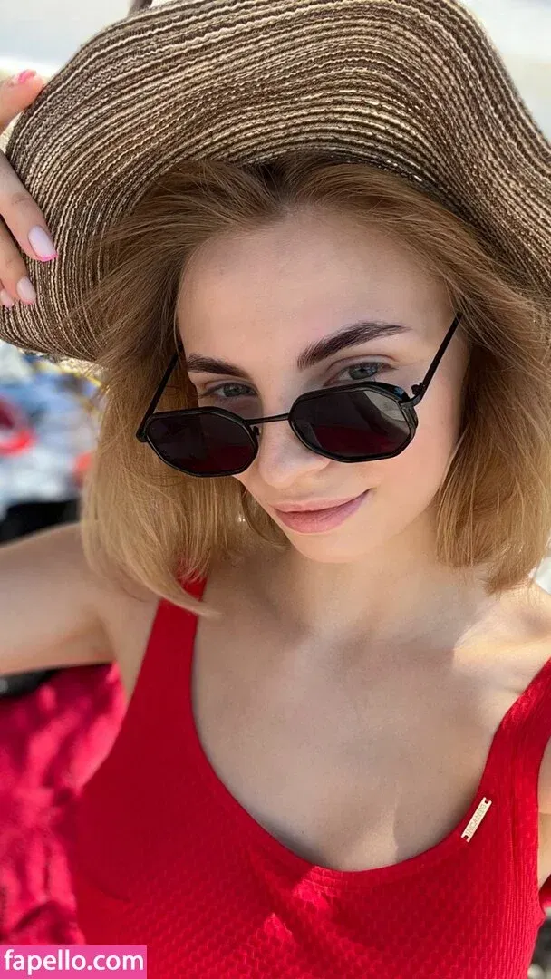 busya18plus Onlyfans Photo Gallery 