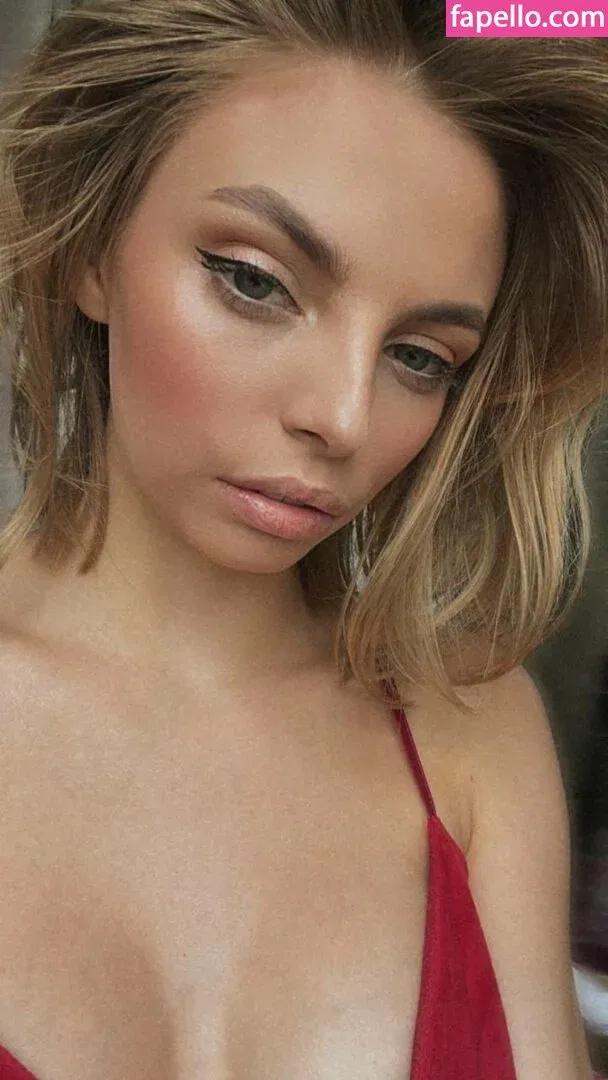 busya18plus Onlyfans Photo Gallery 