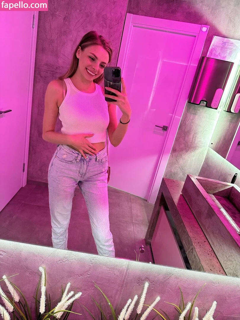 busya18plus Onlyfans Photo Gallery 