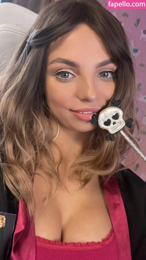 busya18plus Onlyfans Photo Gallery 