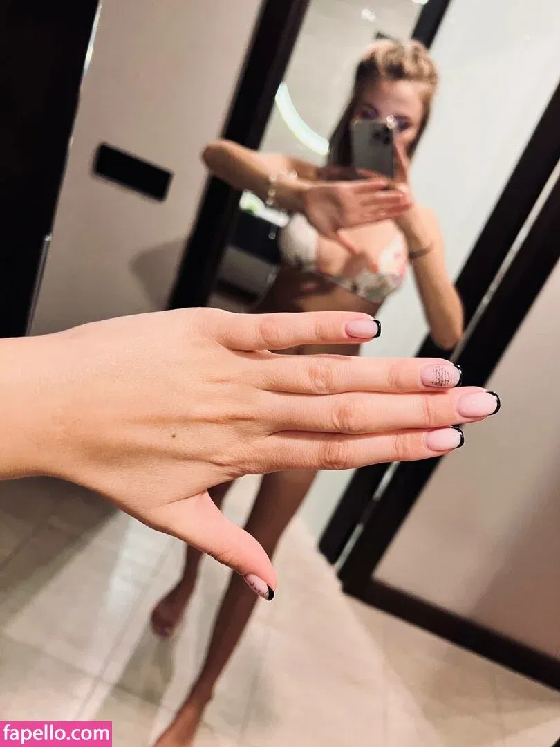 busya18plus Onlyfans Photo Gallery 