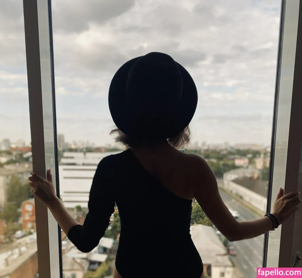 busya18plus Onlyfans Photo Gallery 