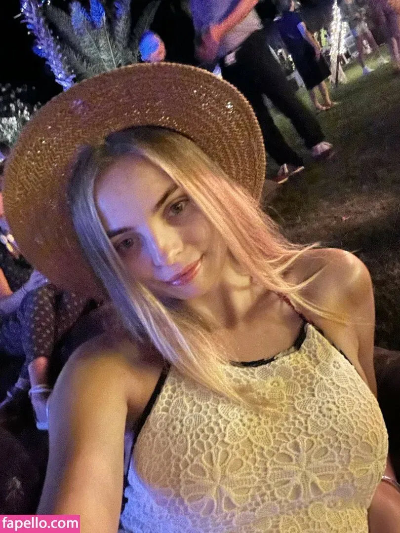 busya18plus Onlyfans Photo Gallery 