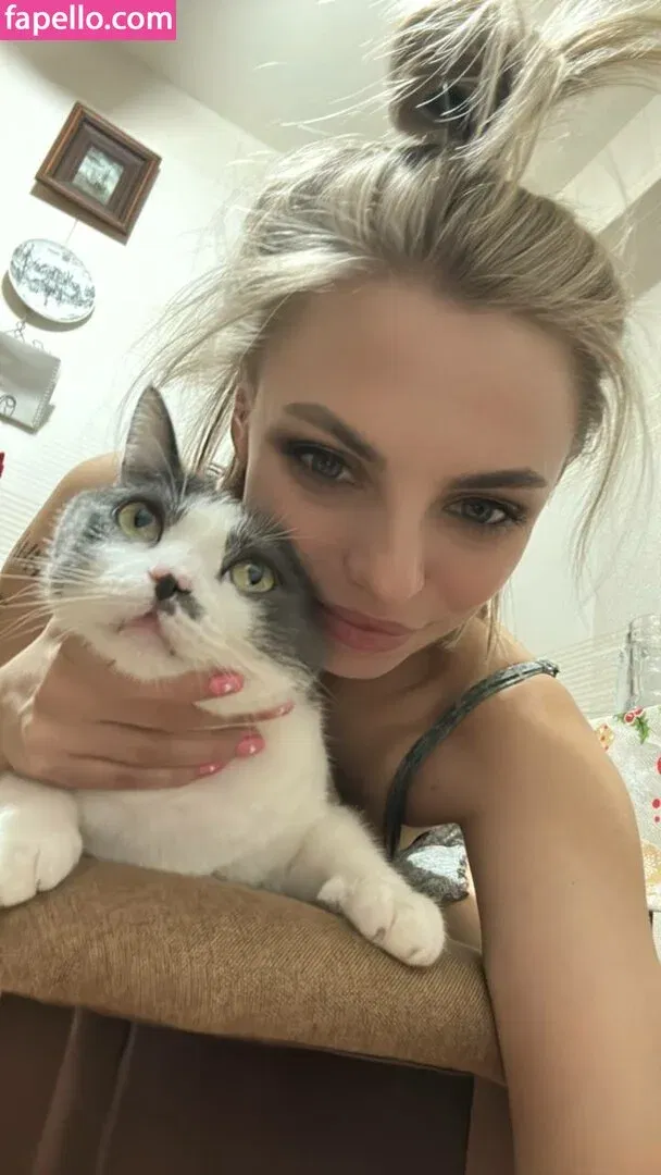 busya18plus Onlyfans Photo Gallery 