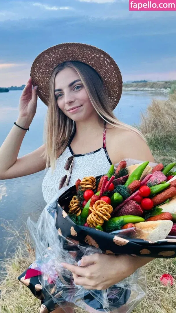 busya18plus Onlyfans Photo Gallery 