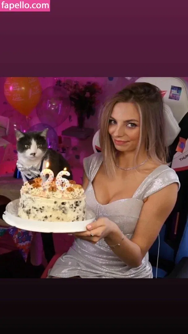 busya18plus Onlyfans Photo Gallery 