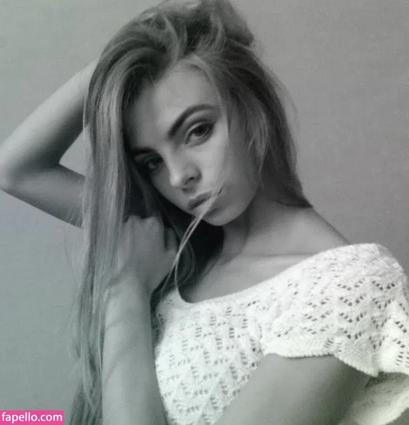 busya18plus Onlyfans Photo Gallery 