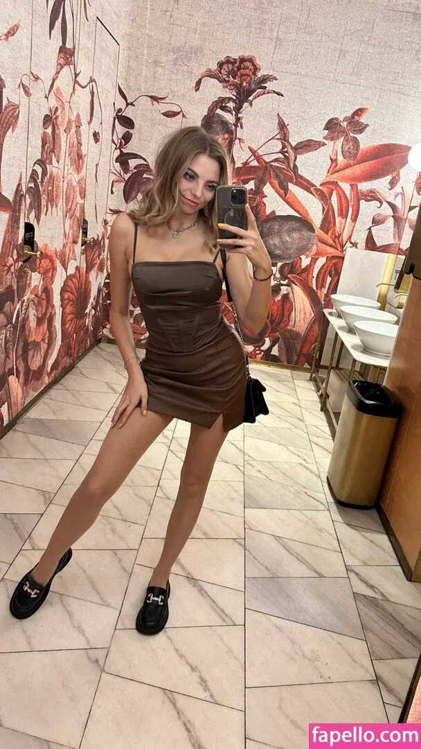 busya18plus Onlyfans Photo Gallery 