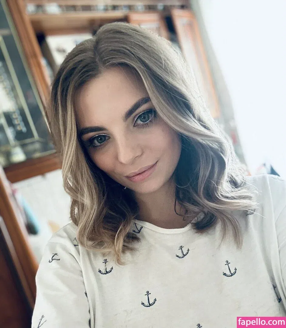 busya18plus Onlyfans Photo Gallery 