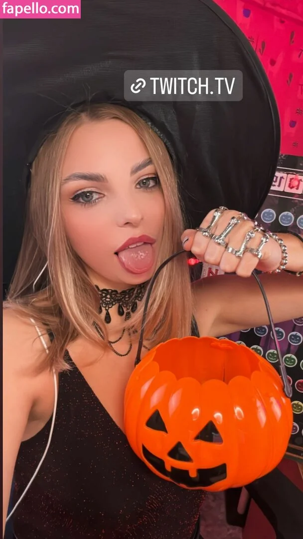 busya18plus Onlyfans Photo Gallery 