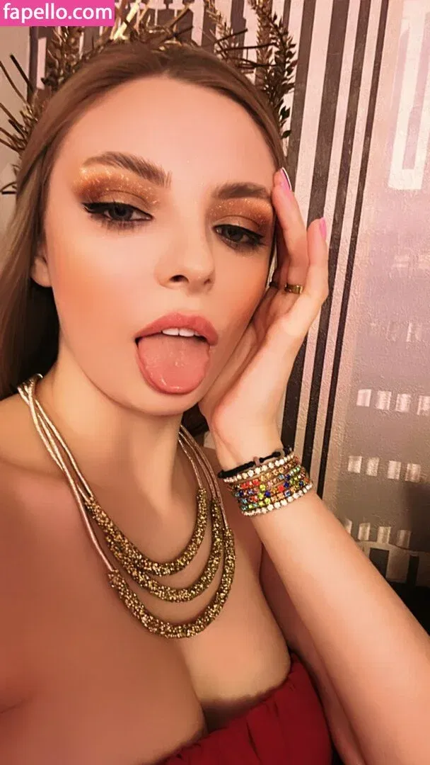 busya18plus Onlyfans Photo Gallery 