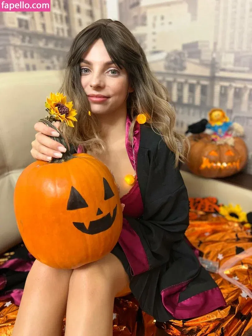 busya18plus Onlyfans Photo Gallery 