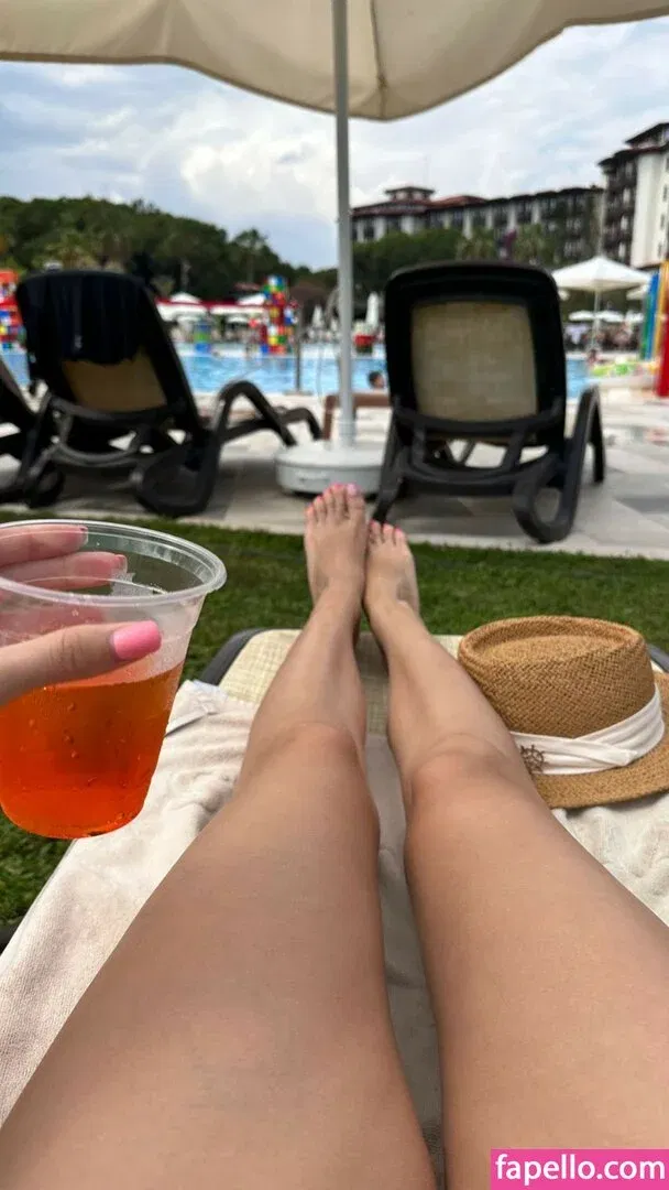 busya18plus Onlyfans Photo Gallery 