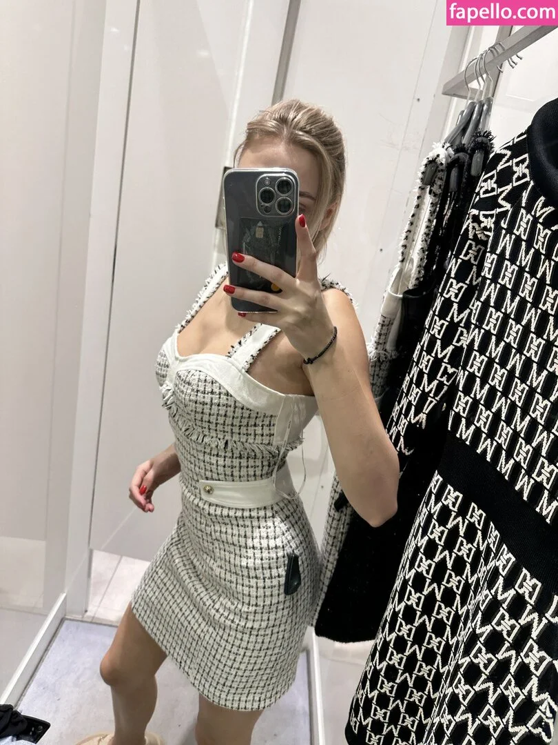 busya18plus Onlyfans Photo Gallery 