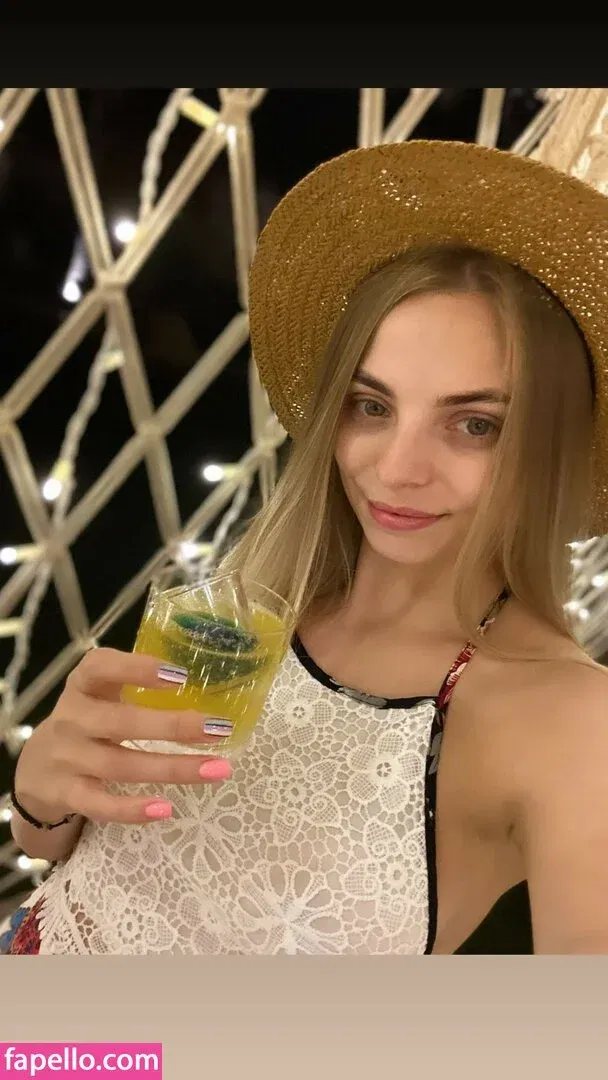 busya18plus Onlyfans Photo Gallery 