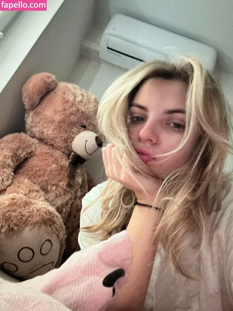 busya18plus Onlyfans Photo Gallery 