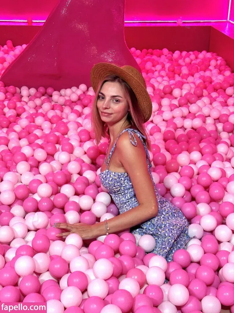 busya18plus Onlyfans Photo Gallery 