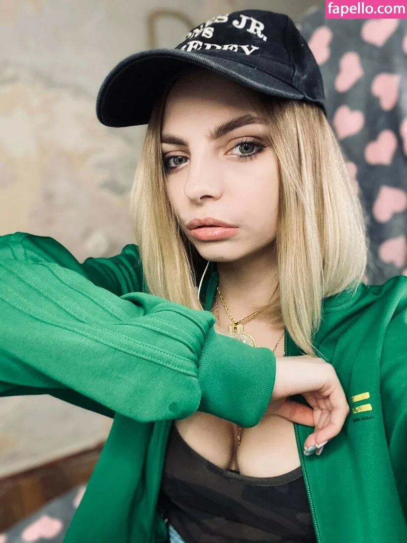 busya18plus Onlyfans Photo Gallery 