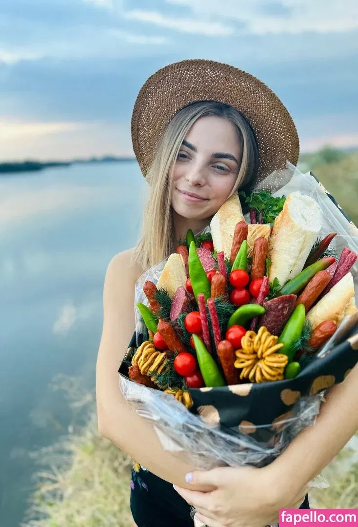 busya18plus Onlyfans Photo Gallery 