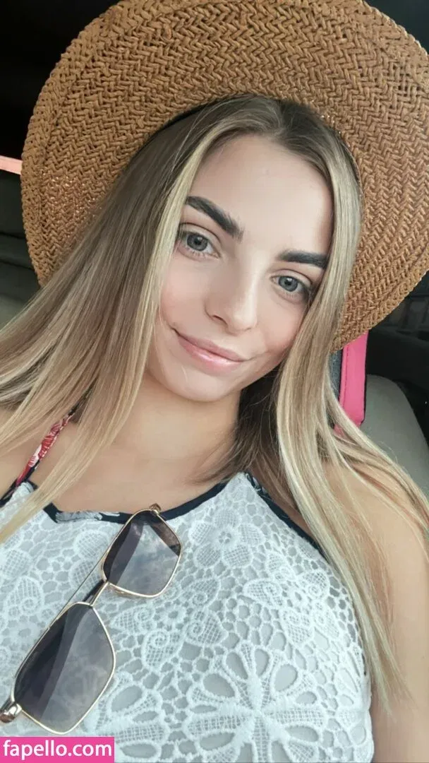 busya18plus Onlyfans Photo Gallery 