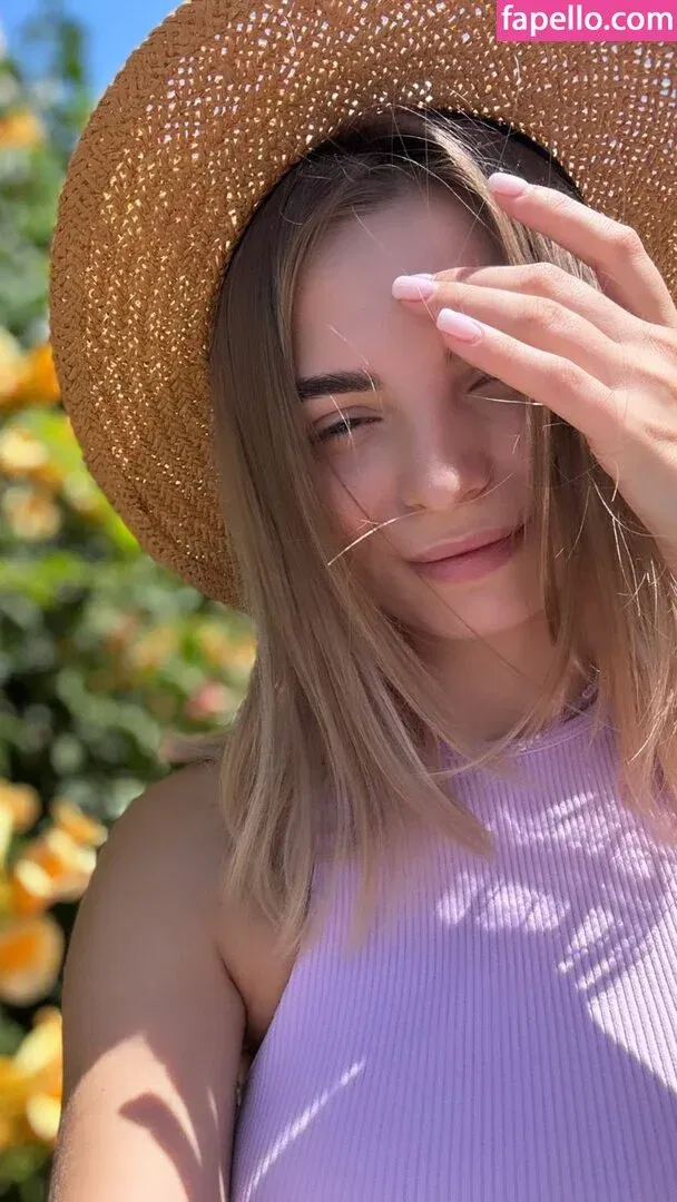 busya18plus Onlyfans Photo Gallery 