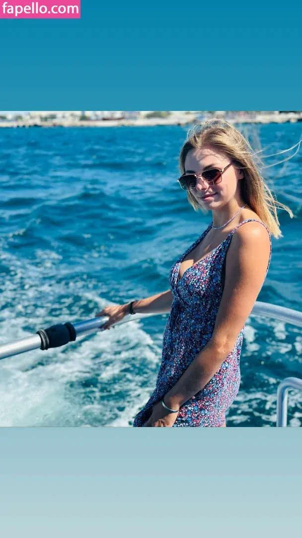 busya18plus Onlyfans Photo Gallery 