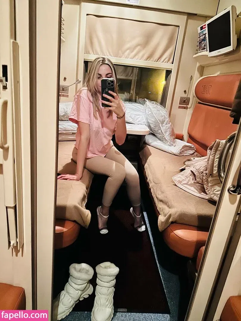 busya18plus Onlyfans Photo Gallery 