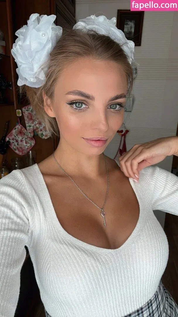 busya18plus Onlyfans Photo Gallery 