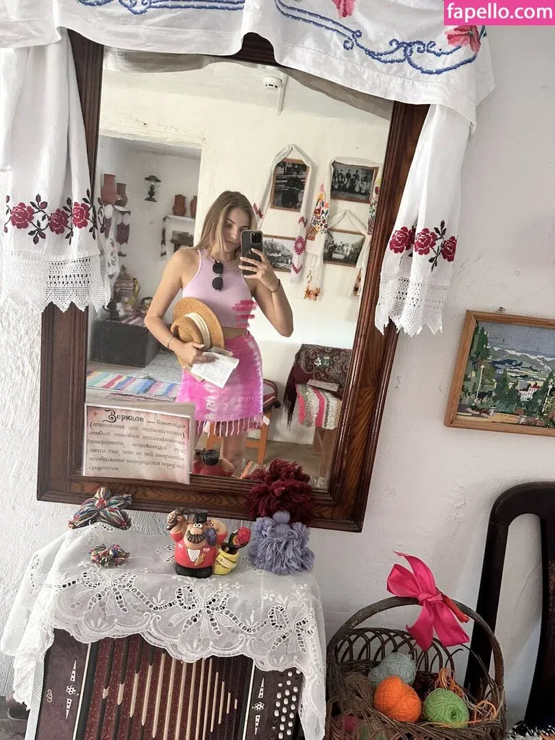 busya18plus Onlyfans Photo Gallery 