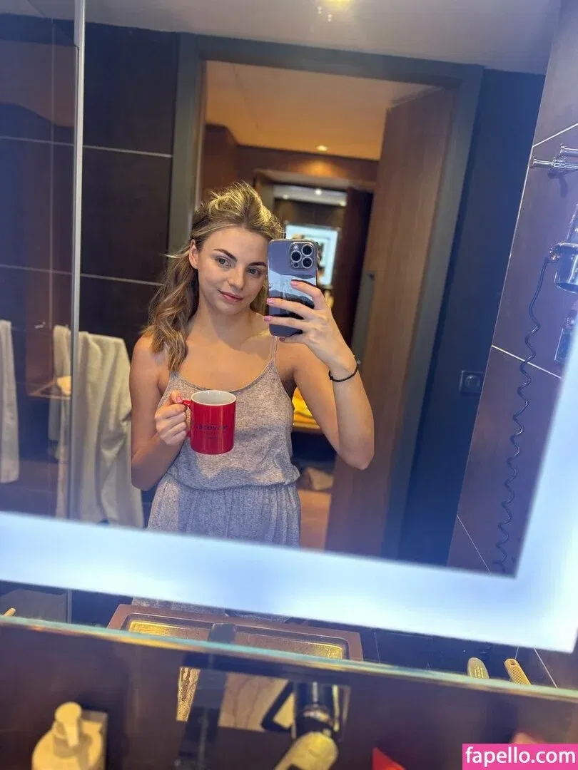 busya18plus Onlyfans Photo Gallery 