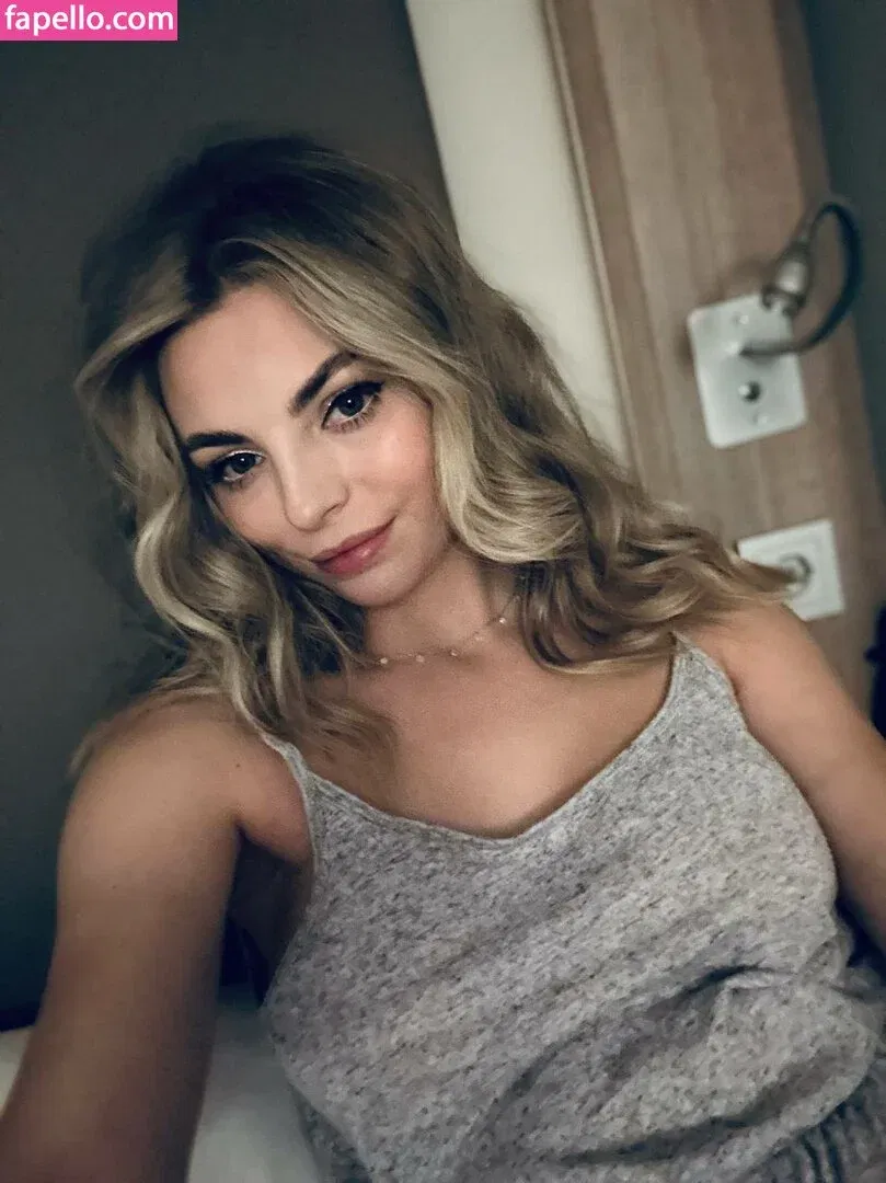 busya18plus Onlyfans Photo Gallery 