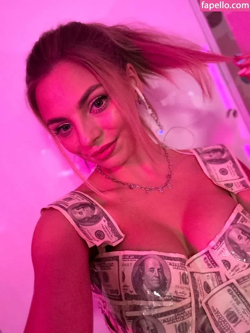 busya18plus Onlyfans Photo Gallery 