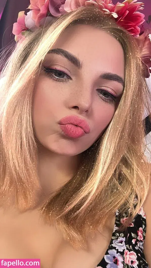 busya18plus Onlyfans Photo Gallery 