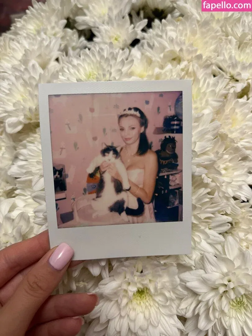 busya18plus Onlyfans Photo Gallery 