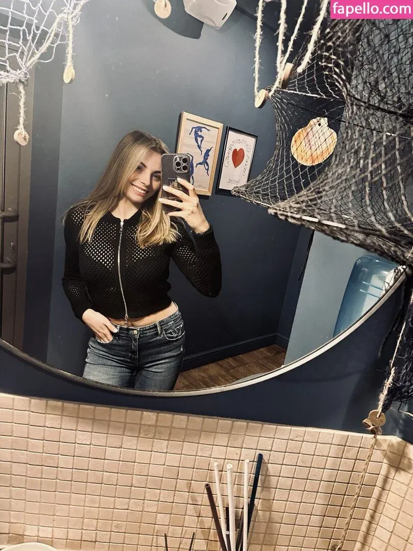 busya18plus Onlyfans Photo Gallery 