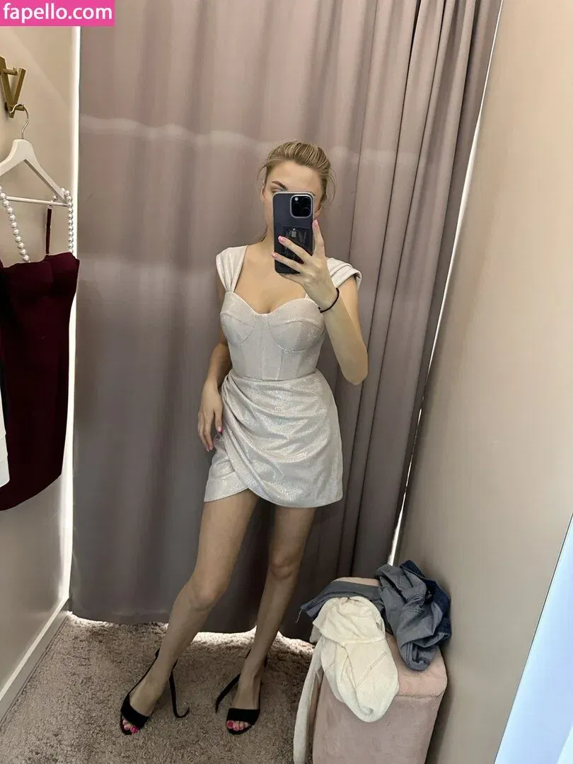 busya18plus Onlyfans Photo Gallery 