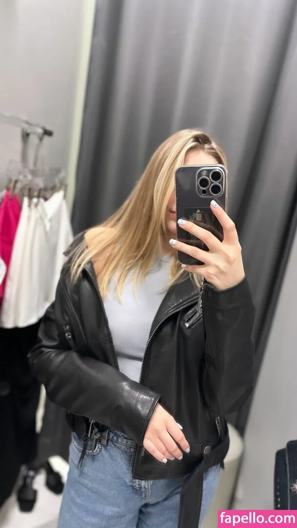 busya18plus Onlyfans Photo Gallery 