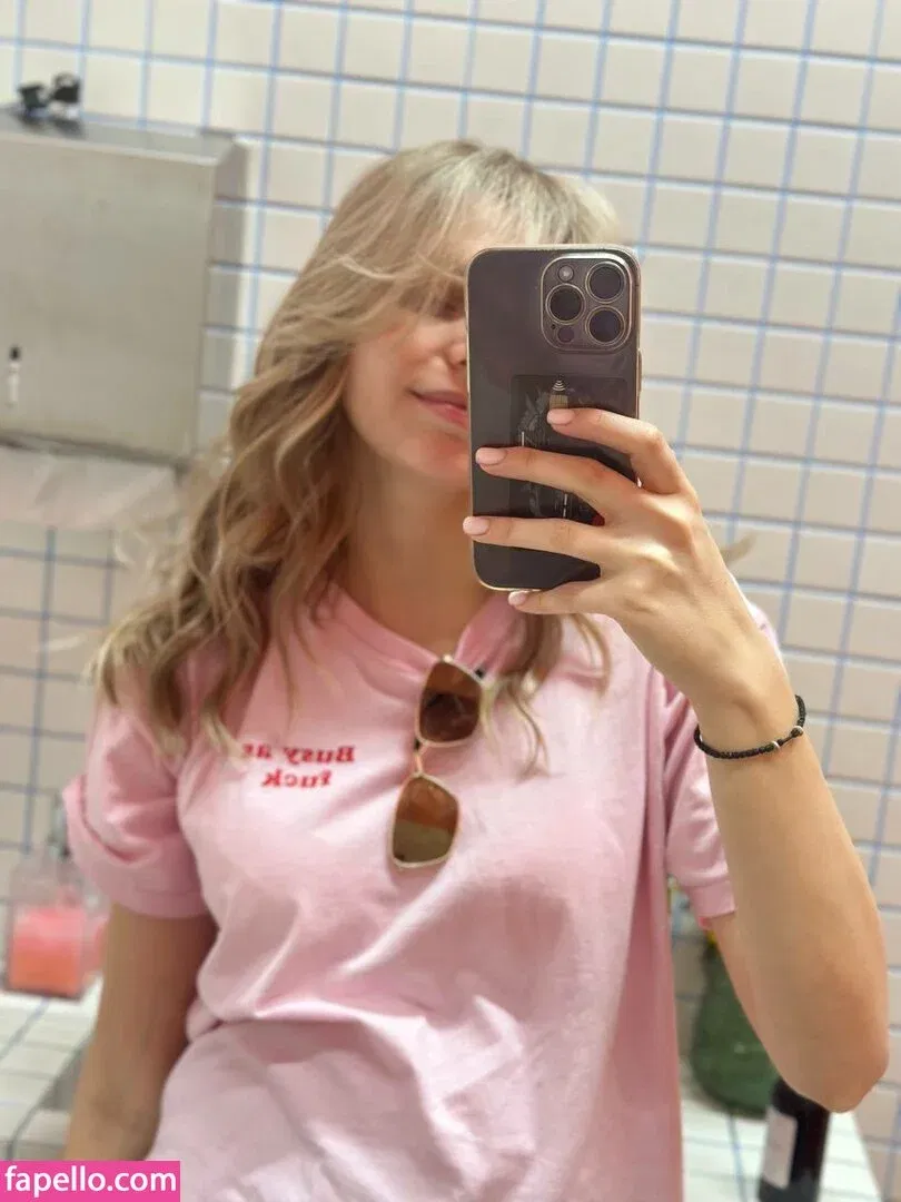 busya18plus Onlyfans Photo Gallery 