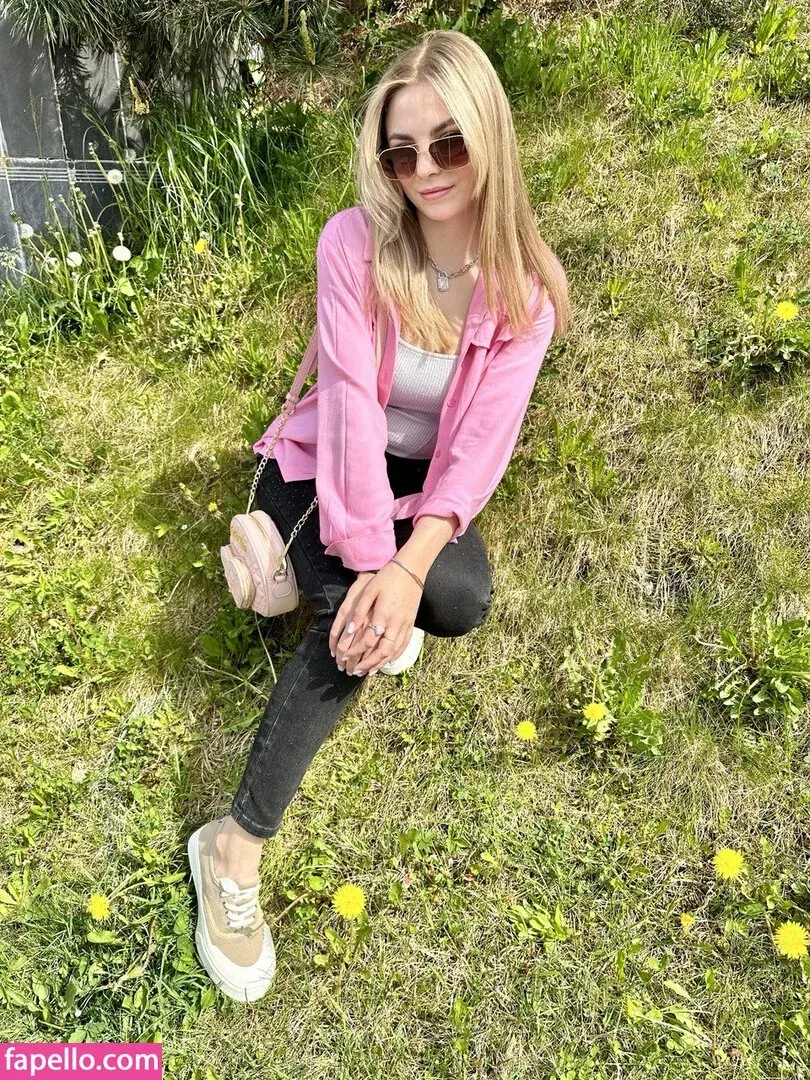 busya18plus Onlyfans Photo Gallery 