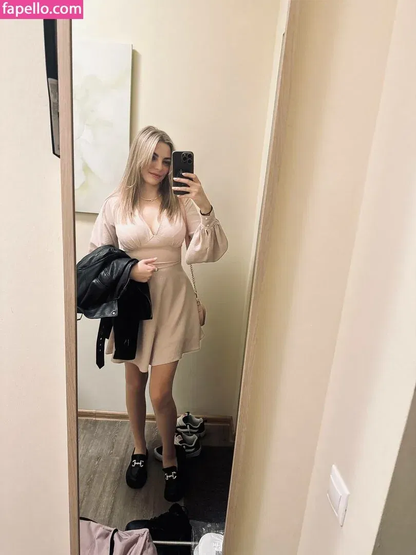 busya18plus Onlyfans Photo Gallery 