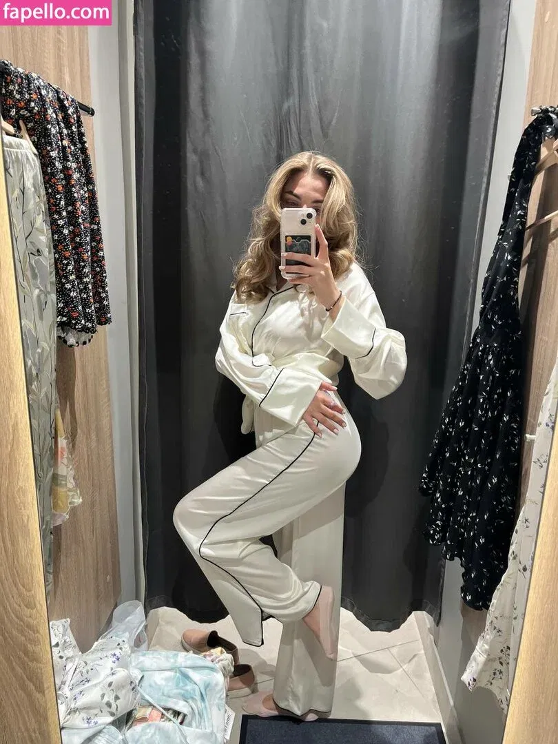 busya18plus Onlyfans Photo Gallery 