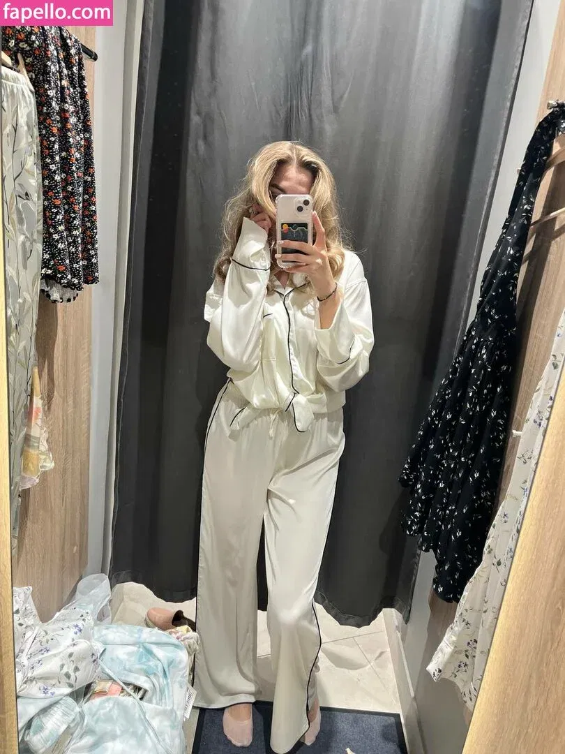 busya18plus Onlyfans Photo Gallery 