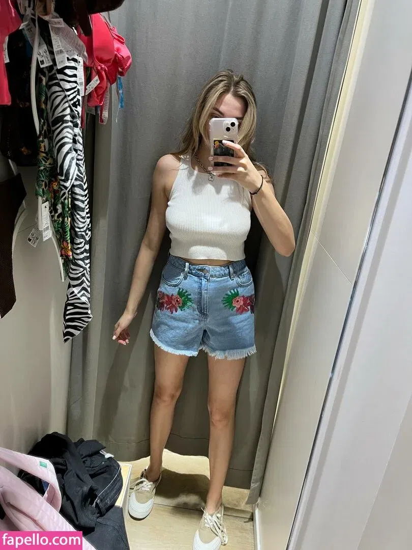 busya18plus Onlyfans Photo Gallery 