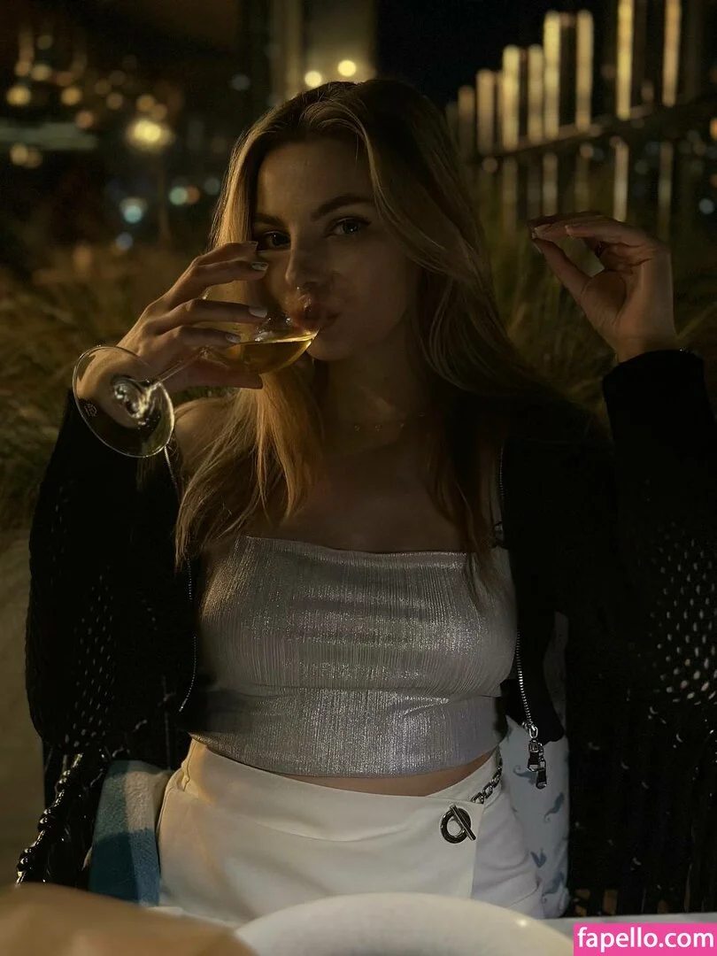 busya18plus Onlyfans Photo Gallery 