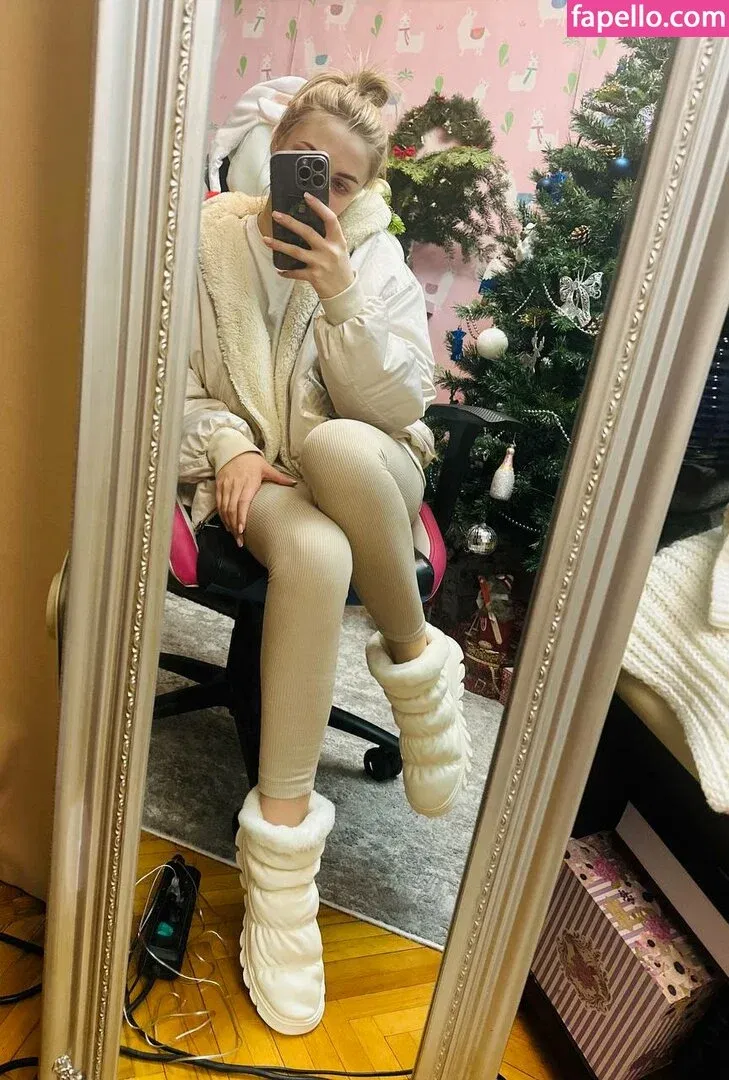 busya18plus Onlyfans Photo Gallery 