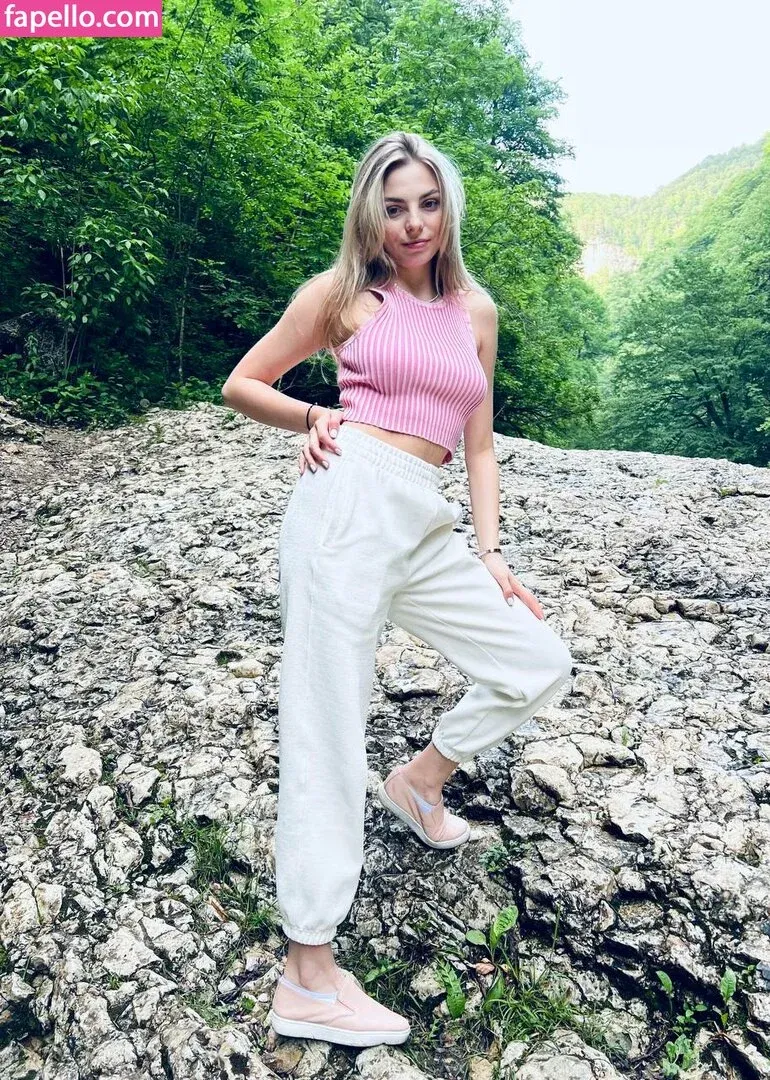 busya18plus Onlyfans Photo Gallery 